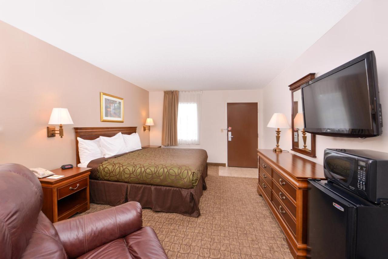 Briarwood Inn Of Geneva Exterior photo